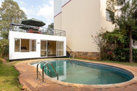 Swimming pool, Swimming pool