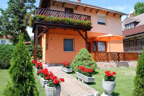 Property building, Facade/entrance, Garden