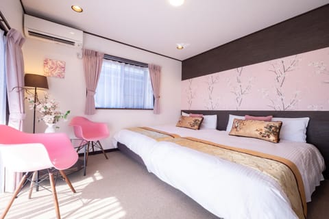 Photo of the whole room, Bedroom