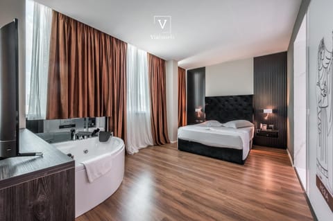 Bed, TV and multimedia, Living room, Photo of the whole room, Bedroom