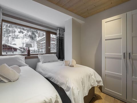 Duplex rénové avec parking, proche centre et remontées, navette et bus à deux pas - FR-1-567-41 Apartment in Val dIsere