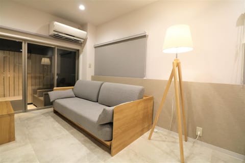 Photo of the whole room, Decorative detail