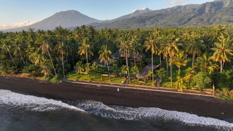 Spring, Day, Natural landscape, Beach, Mountain view, Sea view, Area and facilities