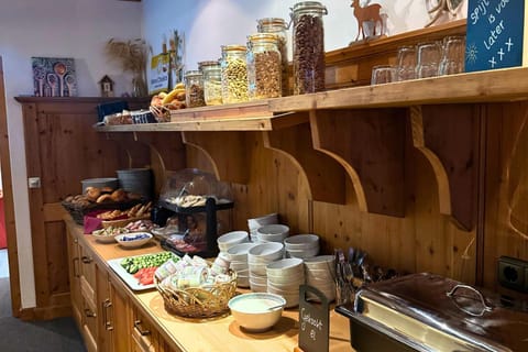 Coffee/tea facilities, Food and drinks, Food, Breakfast, Buffet breakfast
