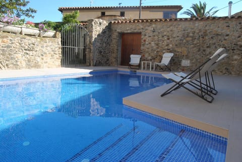 Swimming pool, Swimming pool
