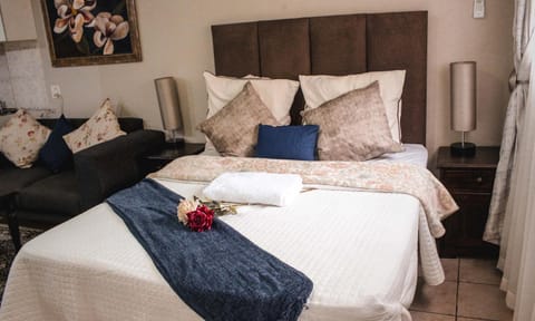 Bed, Living room, Bedroom