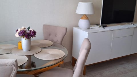 Communal lounge/ TV room, Living room, Dining area