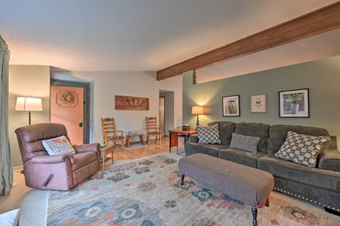 Four-Season Home on Scenic Bluff Country Acreage! House in Wisconsin