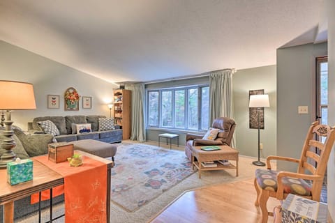 Four-Season Home on Scenic Bluff Country Acreage! House in Wisconsin