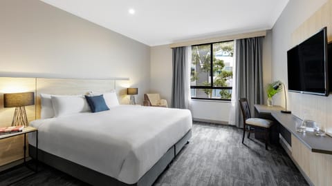 Bed, TV and multimedia, Photo of the whole room