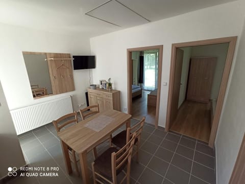 Communal lounge/ TV room, TV and multimedia, Kitchen or kitchenette, Dining area