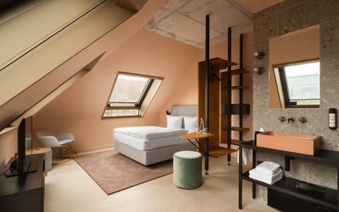 Bed, TV and multimedia, Bedroom