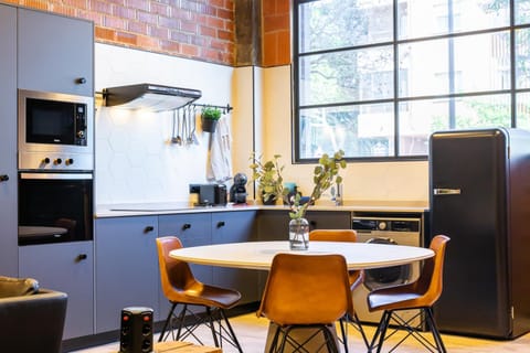 Coffee/tea facilities, Kitchen or kitchenette, Dining area, minibar, pet friendly, stove