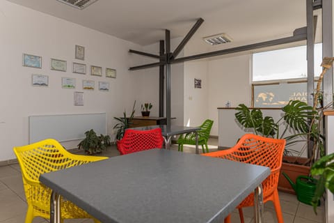 Seating area, Dining area