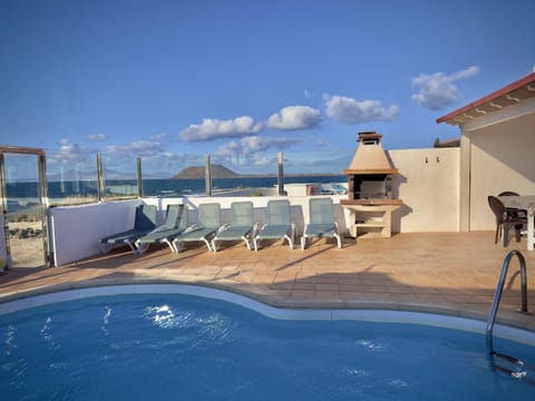 Natural landscape, BBQ facilities, View (from property/room), Pool view, Swimming pool, sunbed