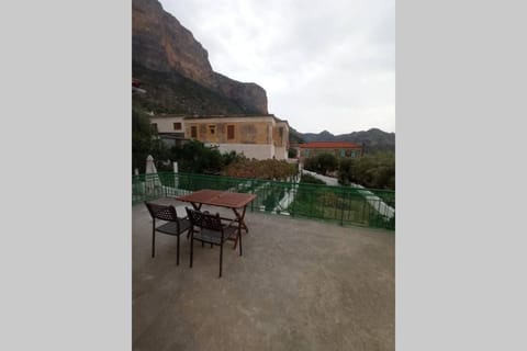 Afroditis's & Makis's apartment Apartment in Leonidio