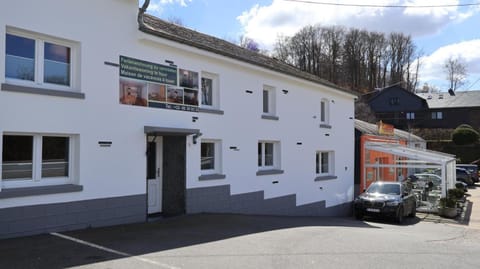 Property building, Restaurant/places to eat