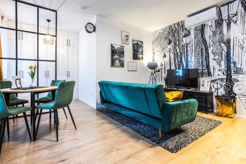 TV and multimedia, Living room, Dining area, Evening entertainment