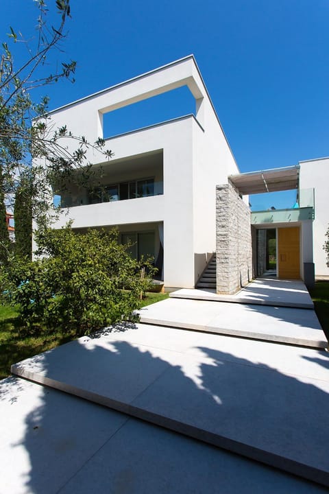 Property building, Day
