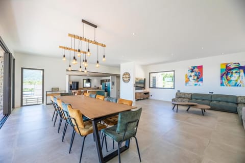 Living room, Dining area