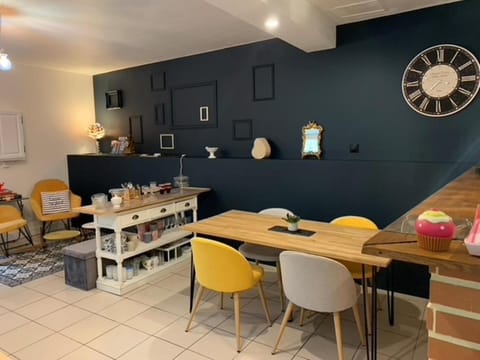 Communal kitchen, Area and facilities, Continental breakfast