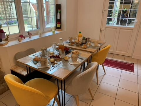 Dining area, Continental breakfast