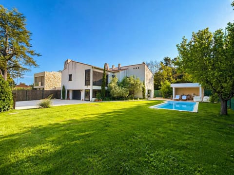 Property building, Garden, Swimming pool, Parking