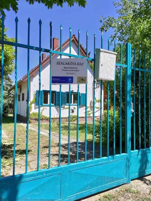 Property building, Day, Street view