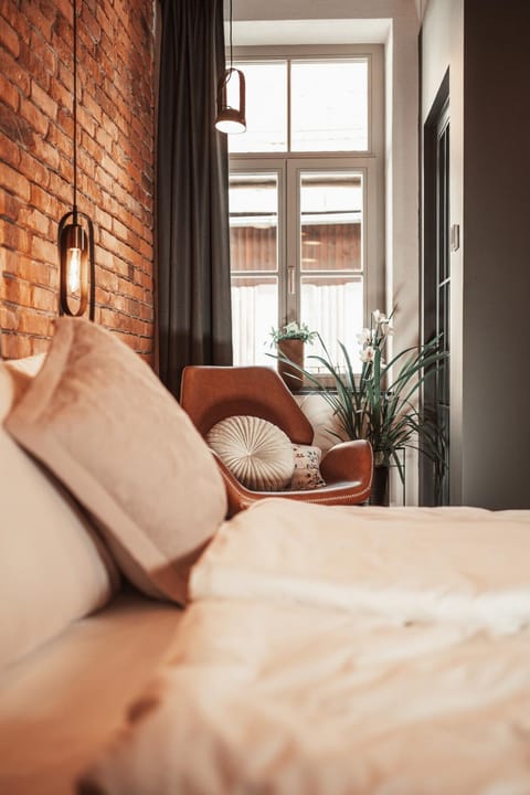 Bed, Seating area, Bedroom