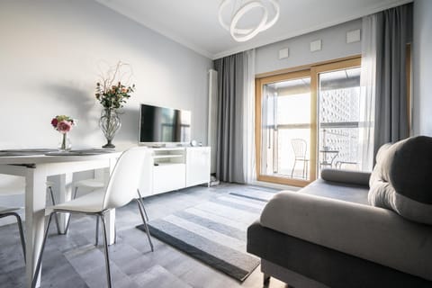 TV and multimedia, Living room, Seating area, Dining area, hair dresser