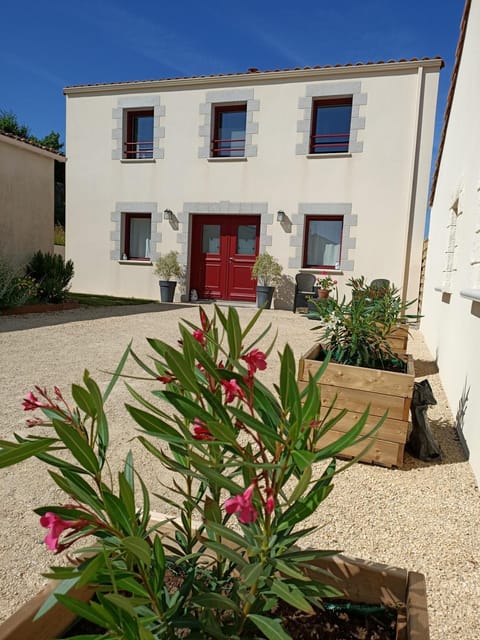 Property building, Facade/entrance, Inner courtyard view