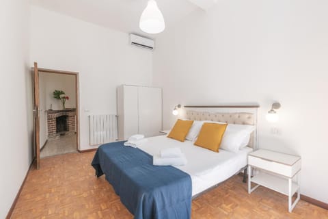 Bed, Photo of the whole room, Bedroom, air conditioner