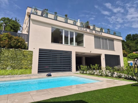 Property building, Garden, Pool view, Swimming pool