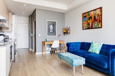 Bathroom, Kitchen or kitchenette, Seating area, Bedroom