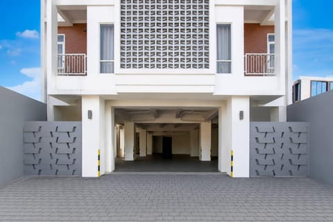Facade/entrance