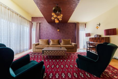 Living room, Seating area