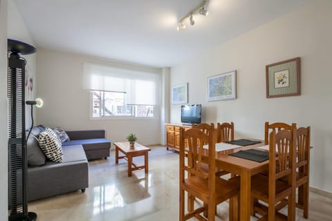 TV and multimedia, Seating area, Dining area