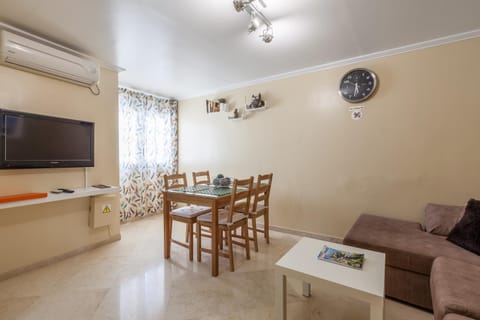 Communal lounge/ TV room, Dining area