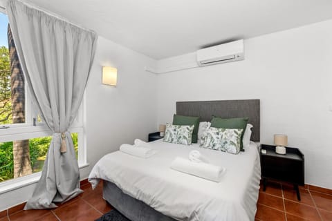Bed, Bedroom, air conditioner