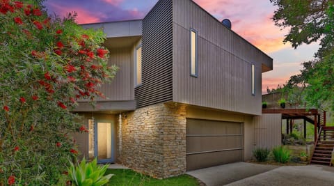 Property building, Facade/entrance, Garden