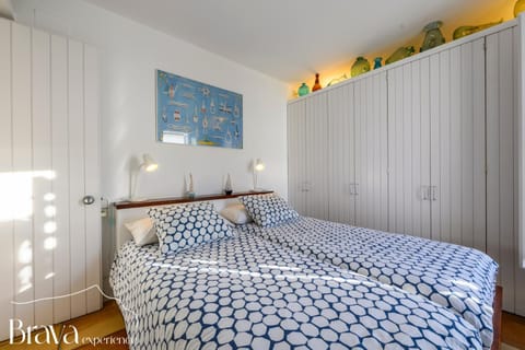 Bed, Bathroom, Photo of the whole room, Bedroom, wardrobe