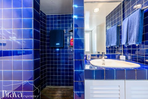 Shower, Bathroom, towels