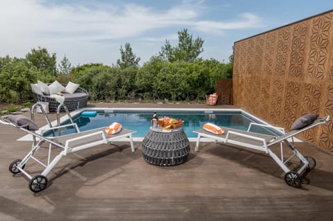 Property building, Swimming pool