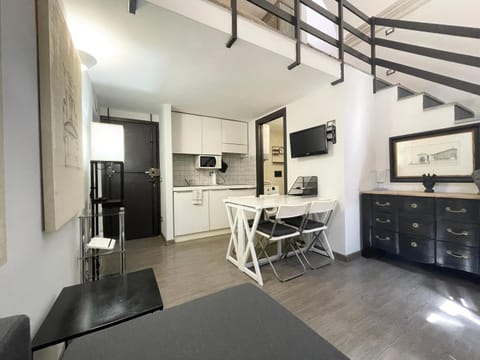 TV and multimedia, Living room, Seating area, Dining area, stove