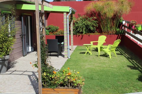 Facade/entrance, Garden