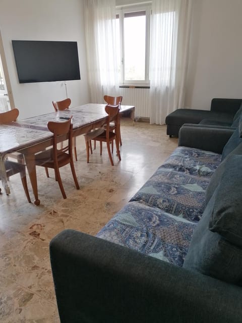 CASA ROSY SIRMIONE - Appartamento con terrazza a 2 passi dal lago Apartment in Sirmione