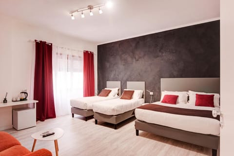 Bed, Other, Photo of the whole room, Decorative detail, Bedroom