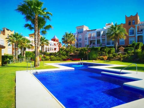 Property building, Garden, Swimming pool