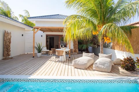 Property building, Garden, Garden view, Pool view, Swimming pool, sunbed