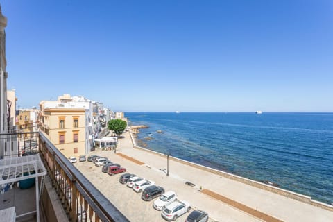 Facade/entrance, Balcony/Terrace, Sea view